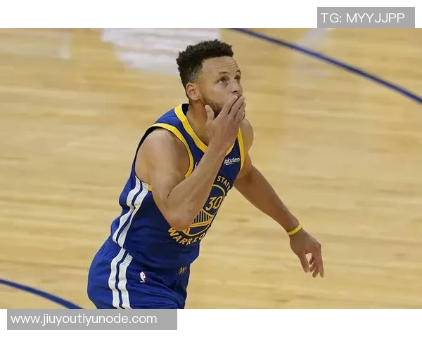 历史单场40三分10纪录库里领衔克莱紧随其后展现神射手风采