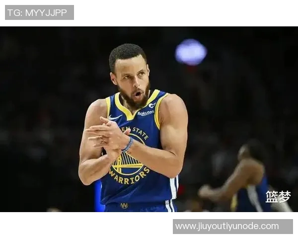 库里三节狂砍28分展现统治力期待常规赛精彩表现 库里三节狂砍28分展现统治力期待常规赛精彩表现